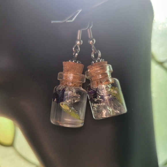 NEW Handmade Resin Earrings Preserved Little Purple Flower In Mini Glass Jar - Picture 13 of 15